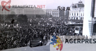 Imagine din alt unghi fata de transmisiunea TVR: momentul in care mitingul din Piata Palatului se sparge (21 decembrie 1989). Reproducere foto Agerpres
