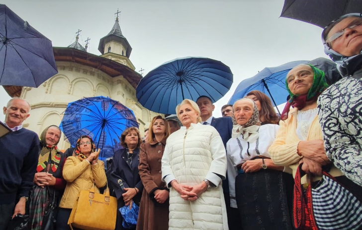 Cu ce gânduri a plecat Dăncilă de la Putna: Sper că ura va fi însoțită de solidaritate