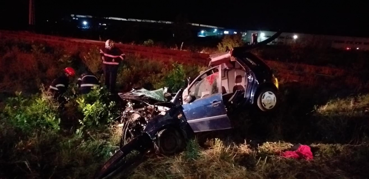 Grav accident rutier în Cluj. Două persoane, încarcerate. Imagini cumplite