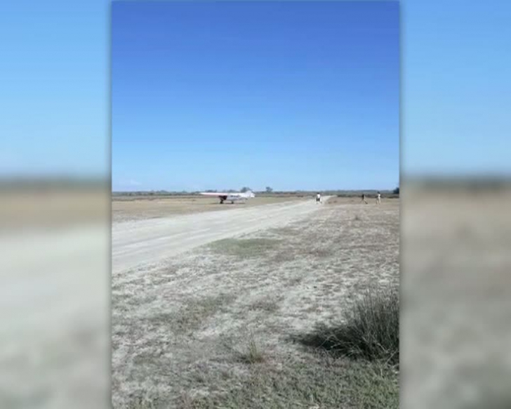 Imagini incredibile: Aerodrom ilegal improvizat pe o pășune, în Delta Dunării. Ce spun autoritățile
