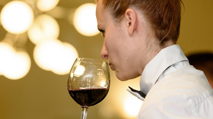 Impactul surprinzător asupra creierului pe care îl are degustatul de vin