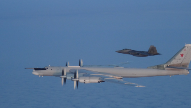 Două bombardiere rusești interceptate de avioanele de vânătoare SUA lângă Alaska