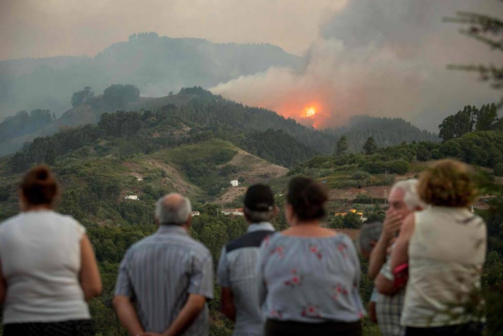 Imagini din infern: Incendiul din insula Gran Canaria a scăpat de sub control!