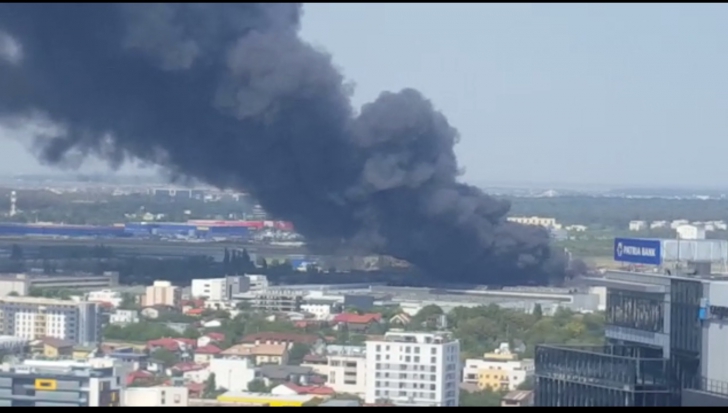 Incendiu uriaș în București! O hală a ars în întregime VIDEO + FOTO