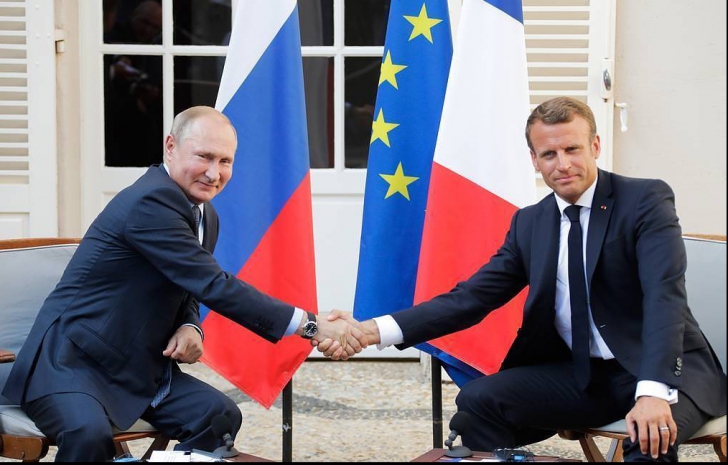 Președintele Franței vrea Rusia din nou în G8. Rusia "examinează" o eventuală revenire