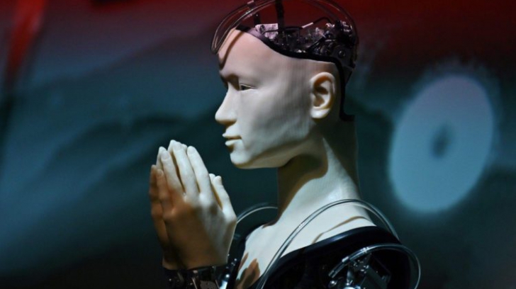 Au inventat preotul android budist, care ține predici de 25 de minute