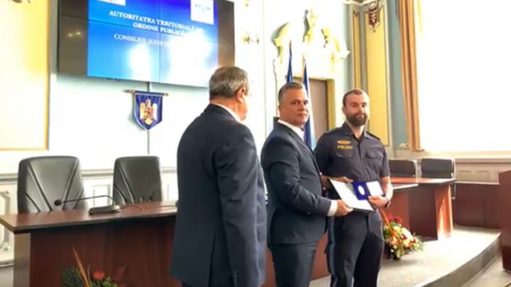 Polițistul din Munchen care a ajutat românii să voteze pe 26 mai a fost premiat, la Brașov