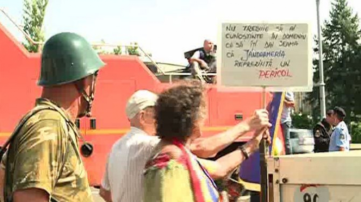 Incident în Piața Victoriei! Protestatarul Dide a fost amendat - VIDEO 