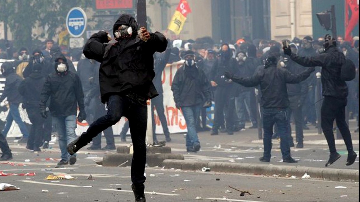 Tensiune în Franța! Poliția a intervenit cu gaze lacrimogene