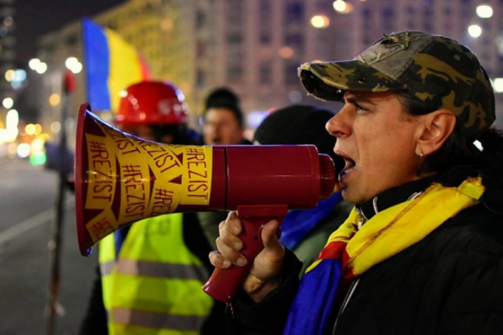 Miting 10 august. Se încing spiritele între protestatari