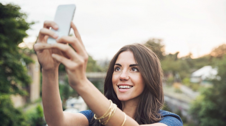 Nebunia selfie-urilor în generația tânără ar putea avea și un scop practic. Ce au descoperit special