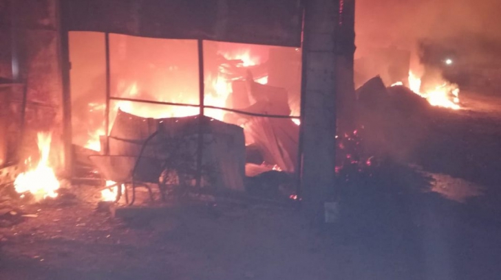 Incendiu puternic la un incinerator de deșeuri animale din Smârdan, Tulcea