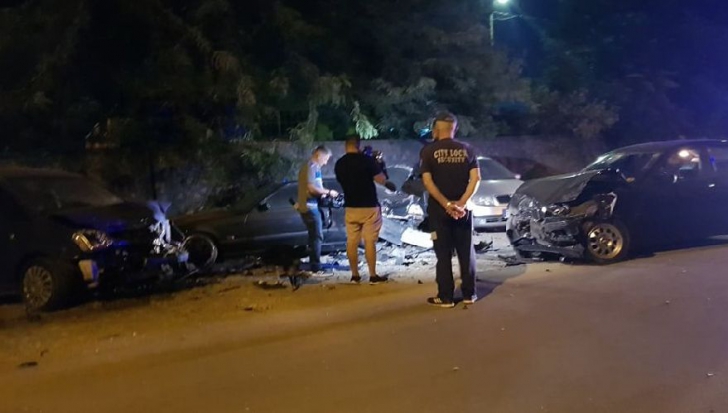 Cursă cu poliția pe urme încheiată cu distrugerea a trei mașini la Timișoara