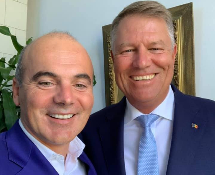 Rareș Bogdan îi ia apărarea lui Klaus Iohannis: „La Neptun nu e teren de golf, e o pajiște tunsă scurt”