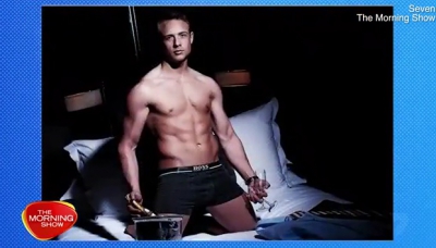 Acest bărbat cere mii de dolari pentru sex, dar oferă ceva ieşit din comun. Femeile se bat pe el!