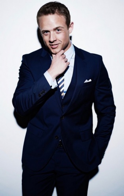 Acest bărbat cere mii de dolari pentru sex, dar oferă ceva ieşit din comun. Femeile se bat pe el!