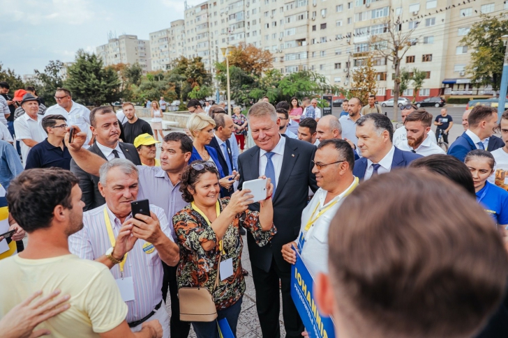 Motivele pentru care românii semnează în număr mare pentru candidatura lui Iohannis (P)