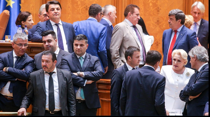 USR acuză PSD că guvernează țara în interesul infractorilor