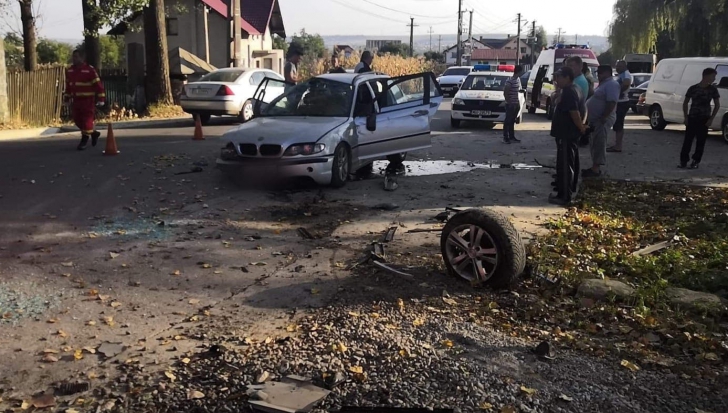 O maşină s-a răsturnat în judeţul Suceava: doi copii și doi adulți au ajuns la spital