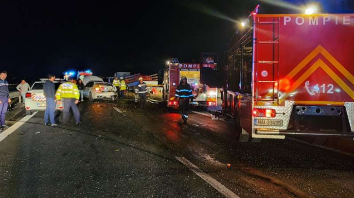 Accident cumplit cu trei mașini pe autostradă: Un om a murit și alți trei au ajuns la spital 
