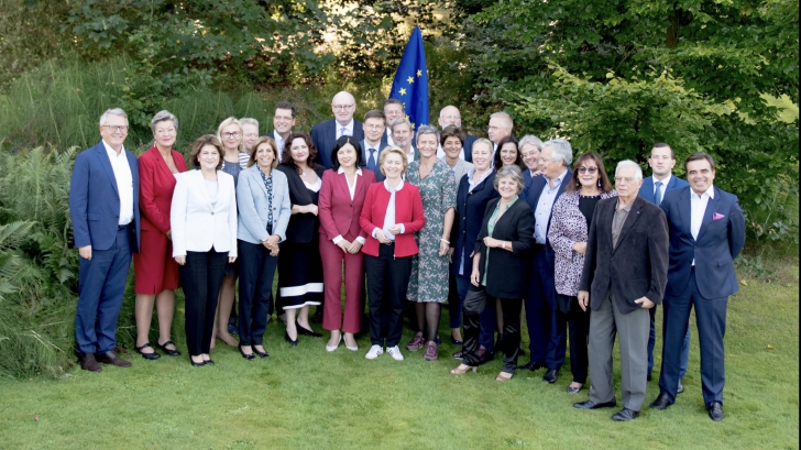 Rovana Plumb în prima fotografie de grup a Comisiei Europene 