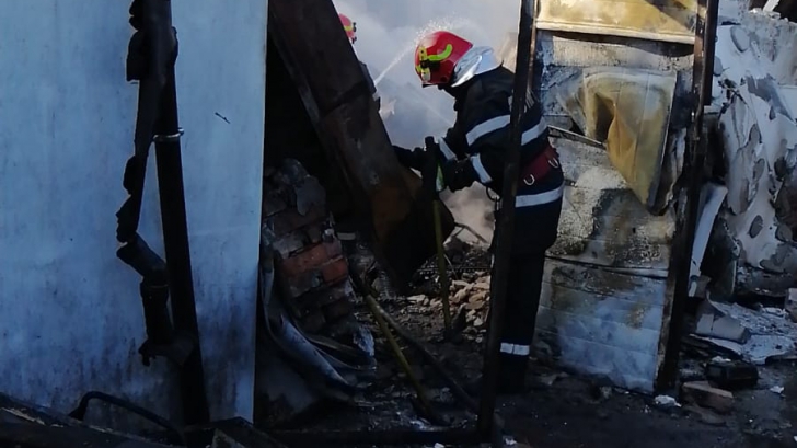 INCENDIU de proporții în Dolj: Arde un depozit de electrocasnice. FOTO și VIDEO