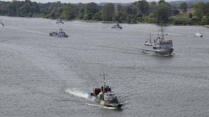 Nouă nave militare fluviale și sute de militari participă la un exercițiu în Delta Dunării
