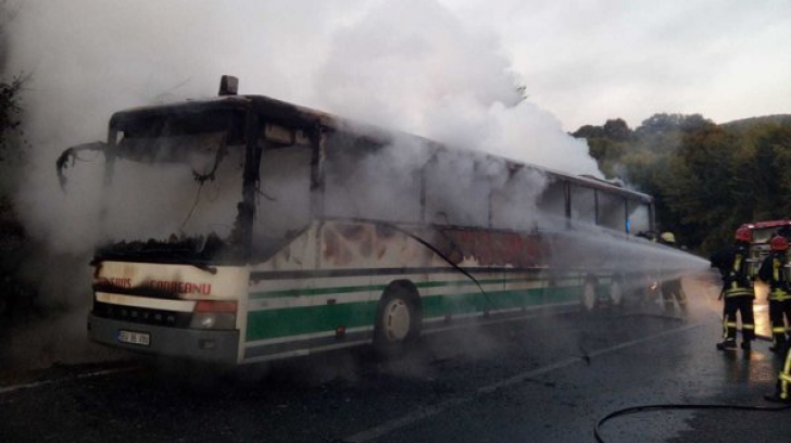 Incendiu la un autobuz cu călători, în Braşov