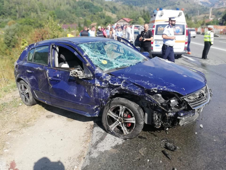 Accident grav, la intrarea în Petroșani: un mort, după ce mașina a sărit de pe pod