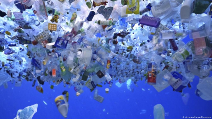 Există o soluție ingenioasă prin care plasticul poate fi transformat în apă