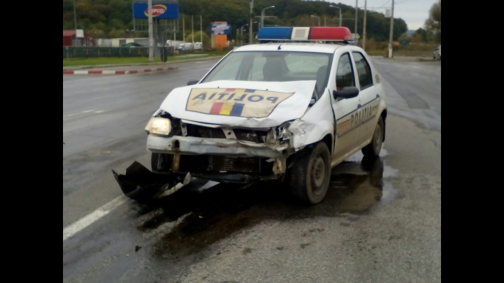 Accident cu o Autospecială de Poliție. Doi agenți RĂNITI