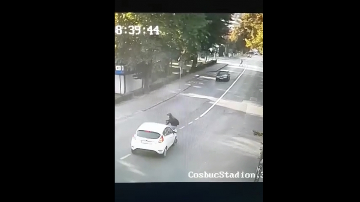 O tânără pe trotinetă a fost lovită în plin de o mașină, la Cluj