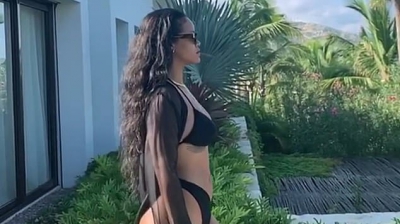 Rihanna prea sexy. Capturi video surprinse din vacanță