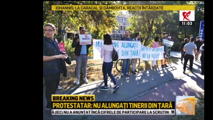 Foto: Viorica Dăncilă, aşteptată la Ploiești de protestatari: „Nu ne mai alungaţi tinerii din ţară” 