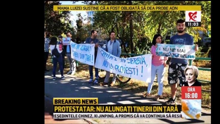 Foto: Viorica Dăncilă, aşteptată la Ploiești de protestatari: „Nu ne mai alungaţi tinerii din ţară” 