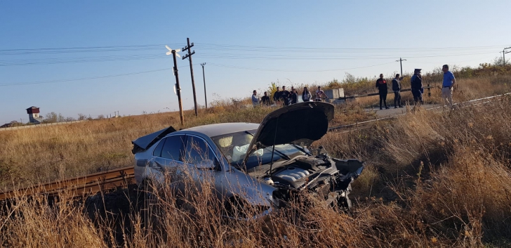 Accident feroviar, în apropierea unei gări din Olt. Un băiat de 14 ani, la spital – VIDEO