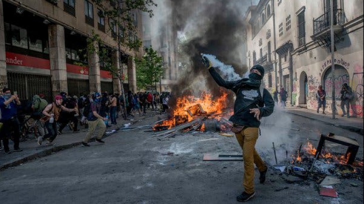 Proteste în Chile. Sportivi români, blocați în hotel