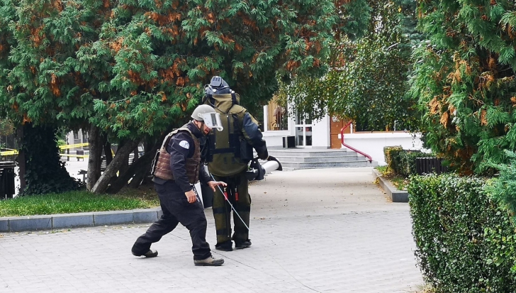 Alertă falsă cu bombă la Târgoviște. Ce era în valiza din scuarul Primăriei