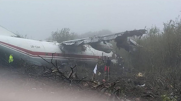 Un avion s-a prăbușit la aterizare. Cinci oameni au murit