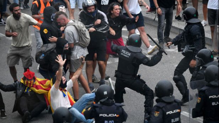 Violențe la Barcelona după condamnarea liderilor separatiști catalani