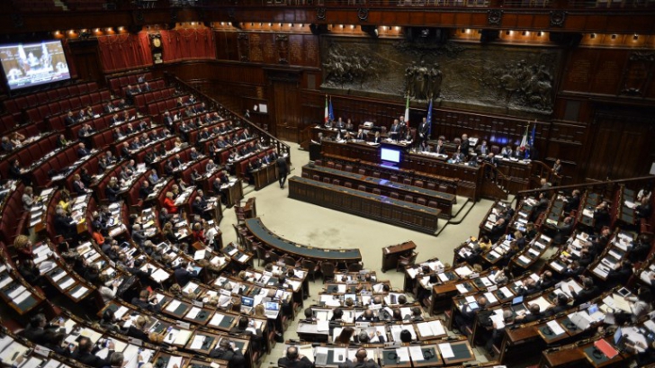 Italia renunță la o treime din parlamentari