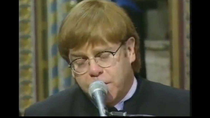Elton John, la un pas de moarte. Prin ce a trecut legendarul artist