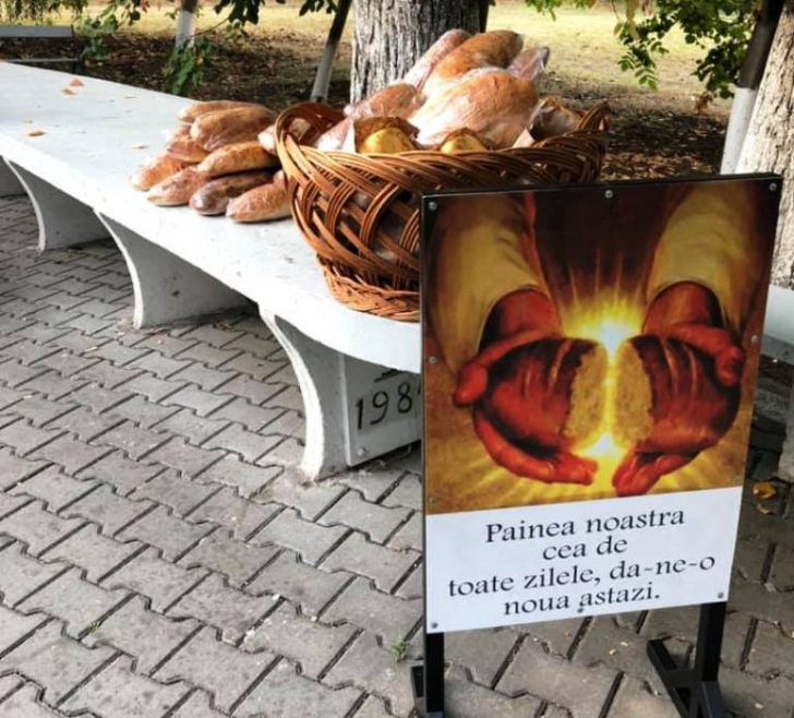 O biserică din Slatina oferă, gratuit, pâine nevoiaşilor din oraş