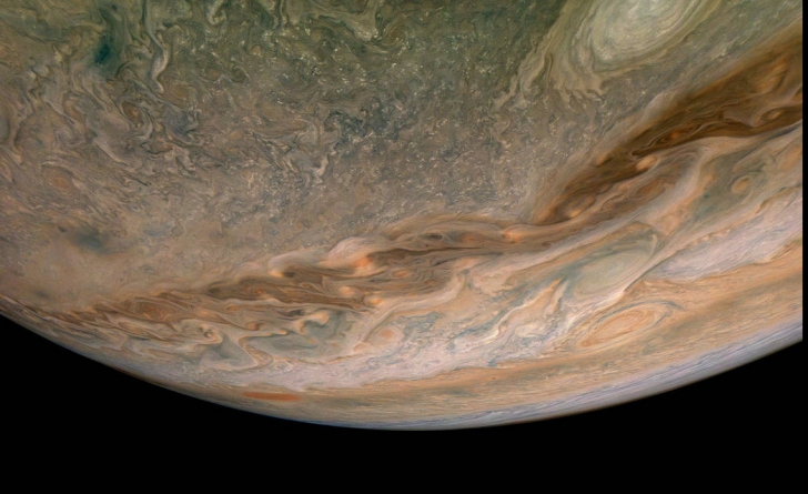 Jupiter văzută de aproape