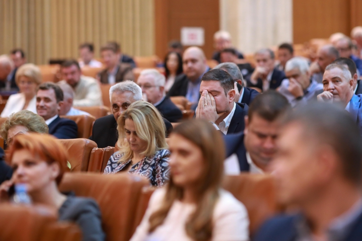PSD și-a luat adio de la majoritatea parlamentară: Moțiunea de cenzură va fi citită miercuri
