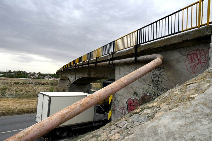 VIDEO Podul groazei în Slobozia. Se zgâlțâie ca la cutremur la fiecare mașină care trece
