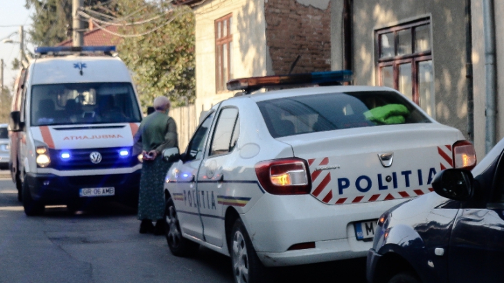 Un bărbat care ameninţa că se aruncă de la etajul 4, la Bocşa, a fost salvat în urma negocierilor. Foto/arhivă