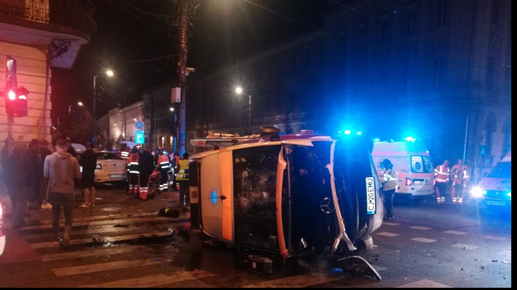 Accident grav în Cluj! O ambulanță a fost implicată