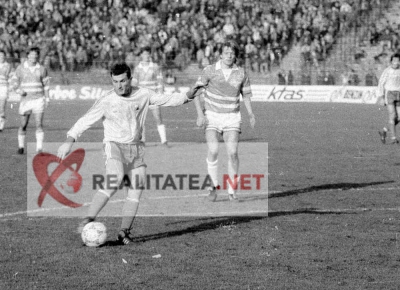 Romania - Danemarca 1989. Momentul in care Ioan Sabau suteaza si inscrie golul 2. Arhiva: Cristian Otopeanu