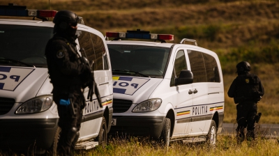 Descoperire șocantă, la Nădlac: unde erau ascunși 11 migranți. Printre ei, și copii!